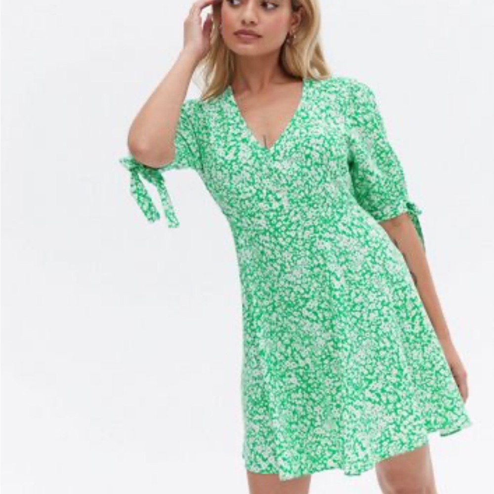New Look Green Ditsy Floral Mini Dress